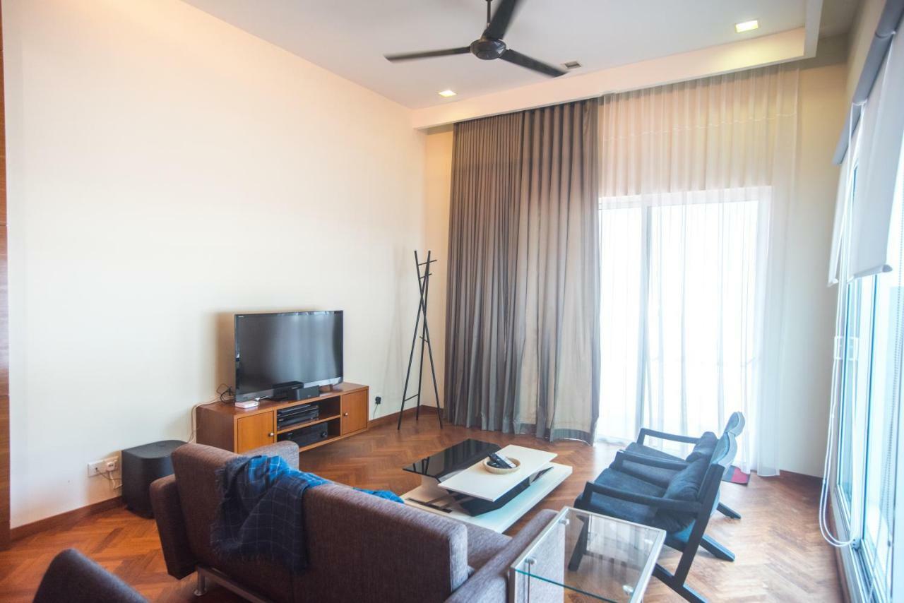 The Suites At Waterside Straits Quay By Plush Bagan Jermal Buitenkant foto