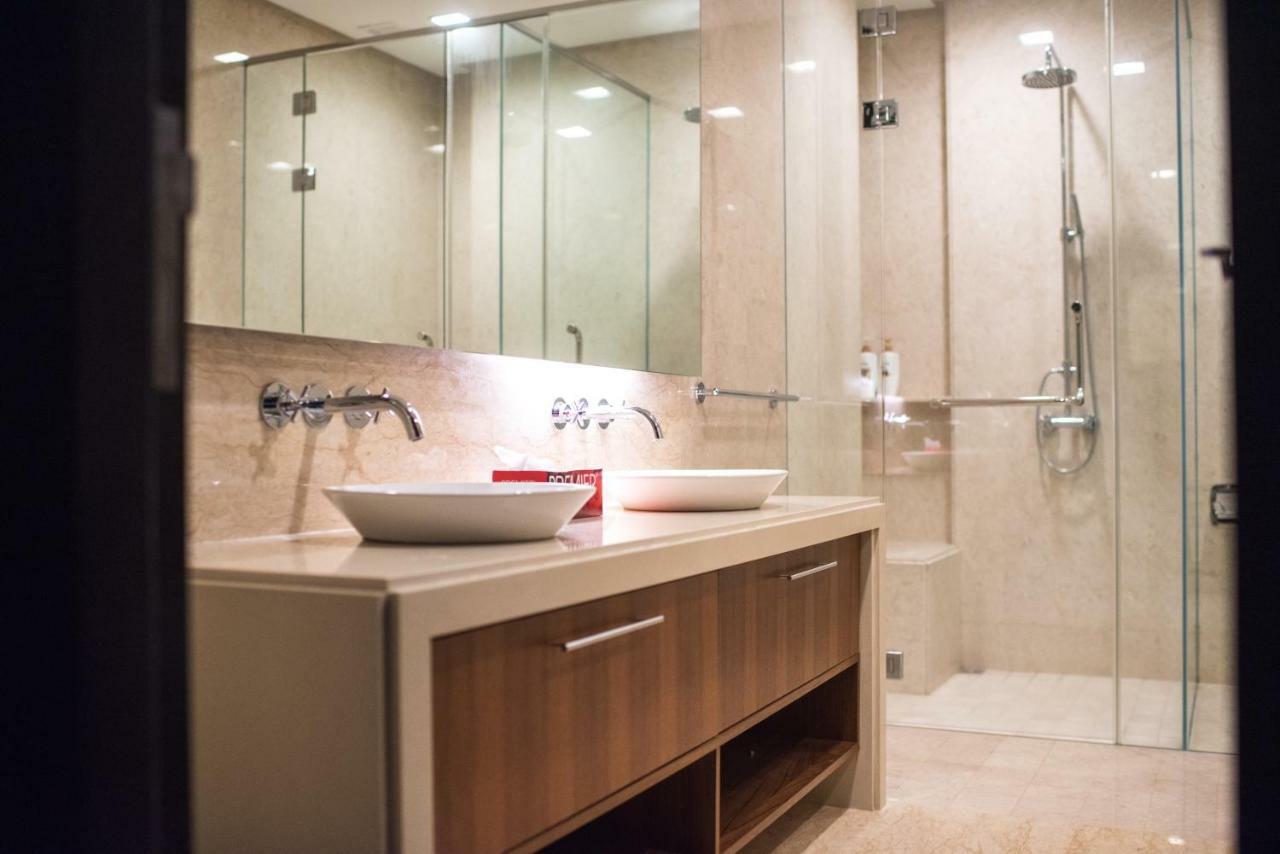 The Suites At Waterside Straits Quay By Plush Bagan Jermal Buitenkant foto
