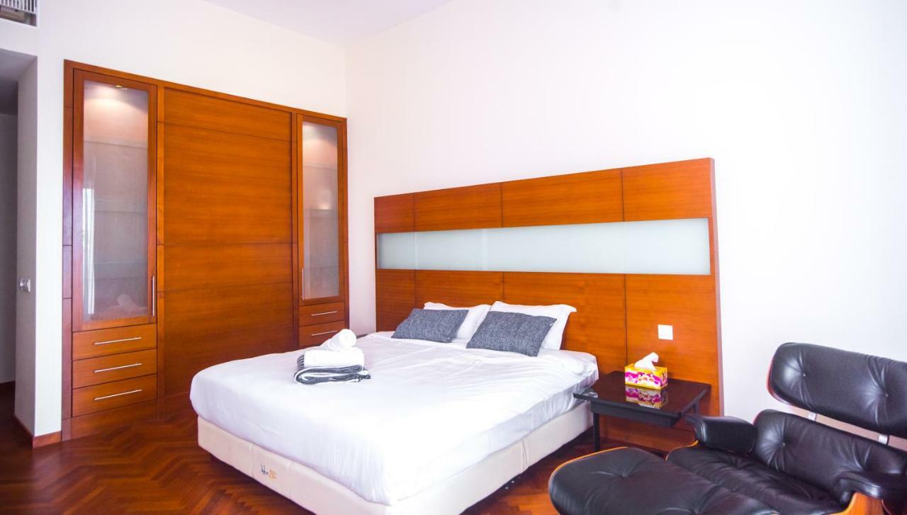 The Suites At Waterside Straits Quay By Plush Bagan Jermal Buitenkant foto